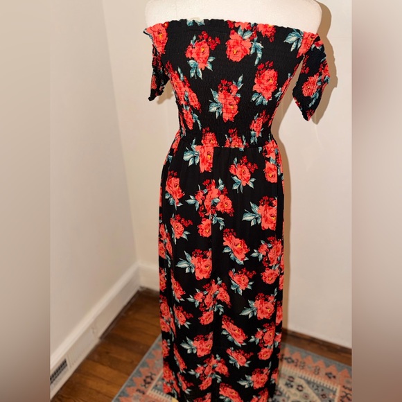 Floral Off-Shoulder Black Dress - Picture 6 of 9